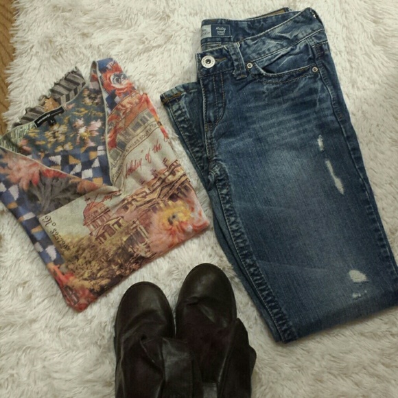 Aeropostale Hailey Distressed Jeans sz 4 short - Picture 3 of 10